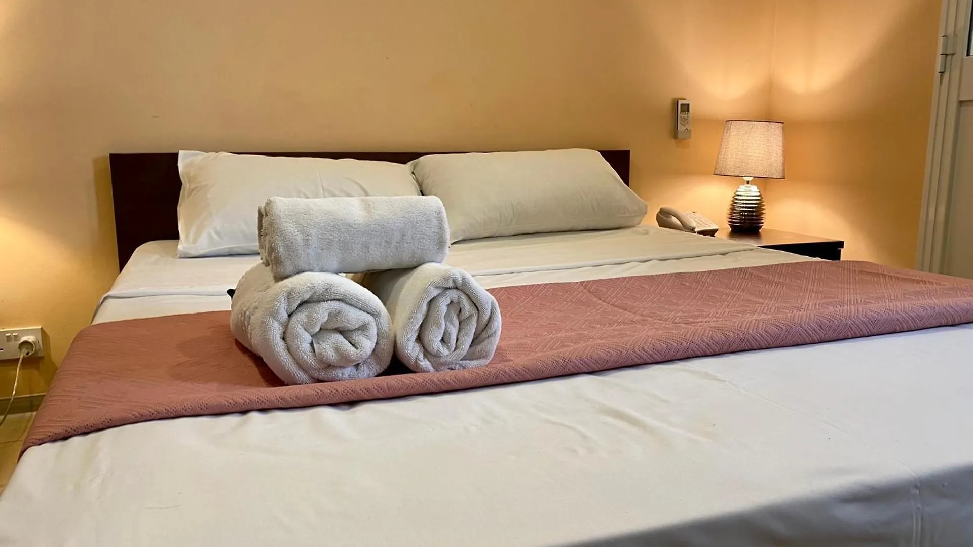 Отель Malta Paradise Central Accomodation Сент Джулианс