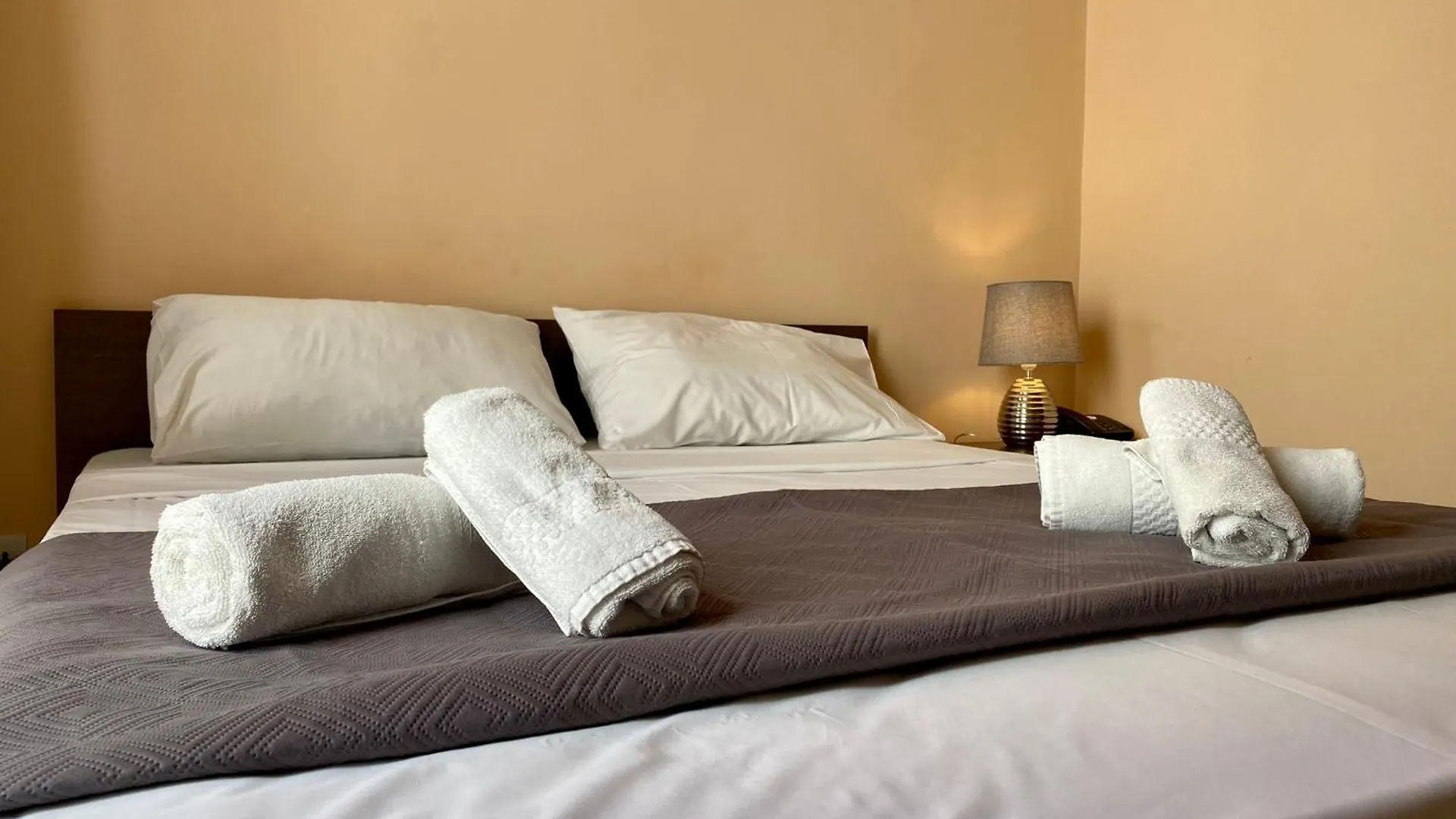 Отель Malta Paradise Central Accomodation Сент Джулианс 3*,