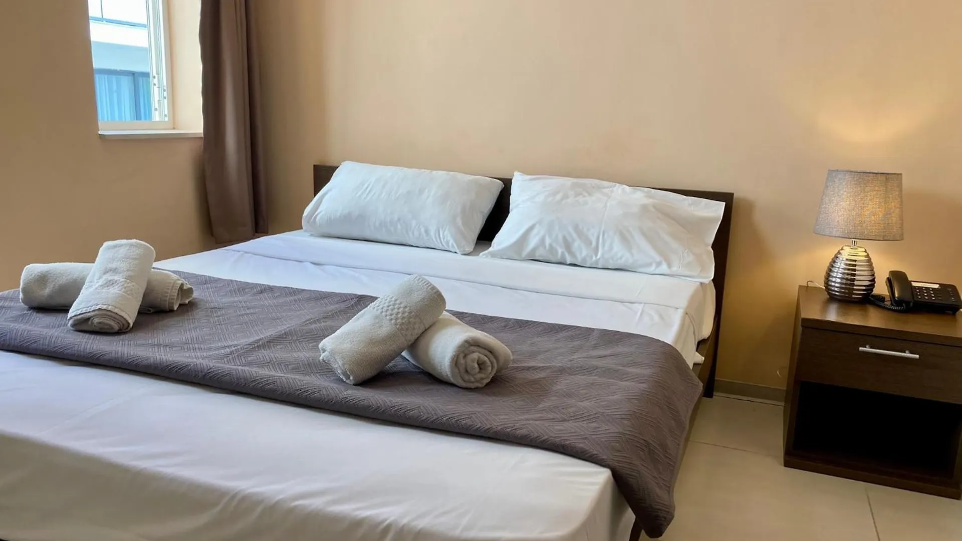 Отель Malta Paradise Central Accomodation Сент Джулианс