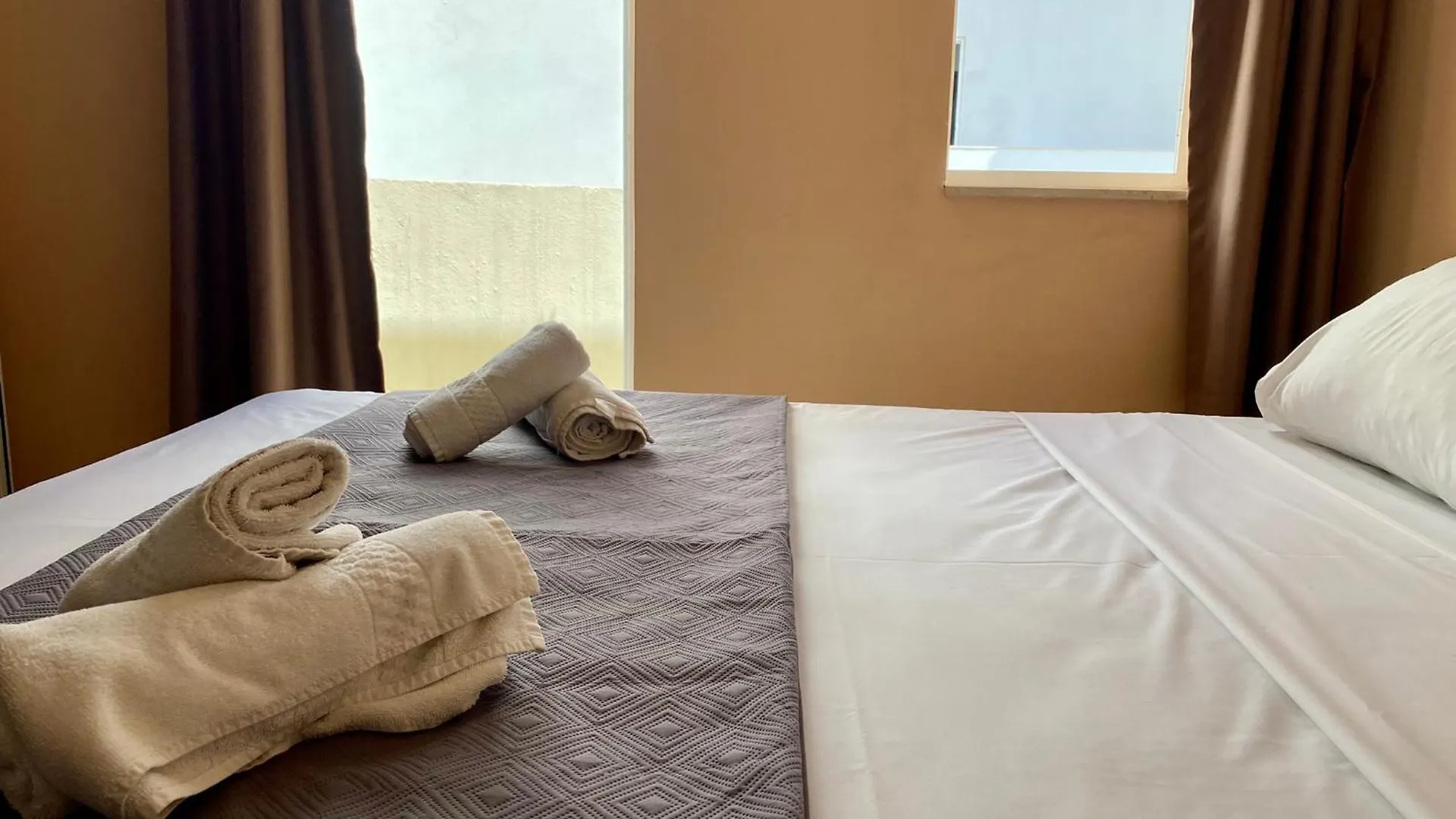 Отель Malta Paradise Central Accomodation Сент Джулианс