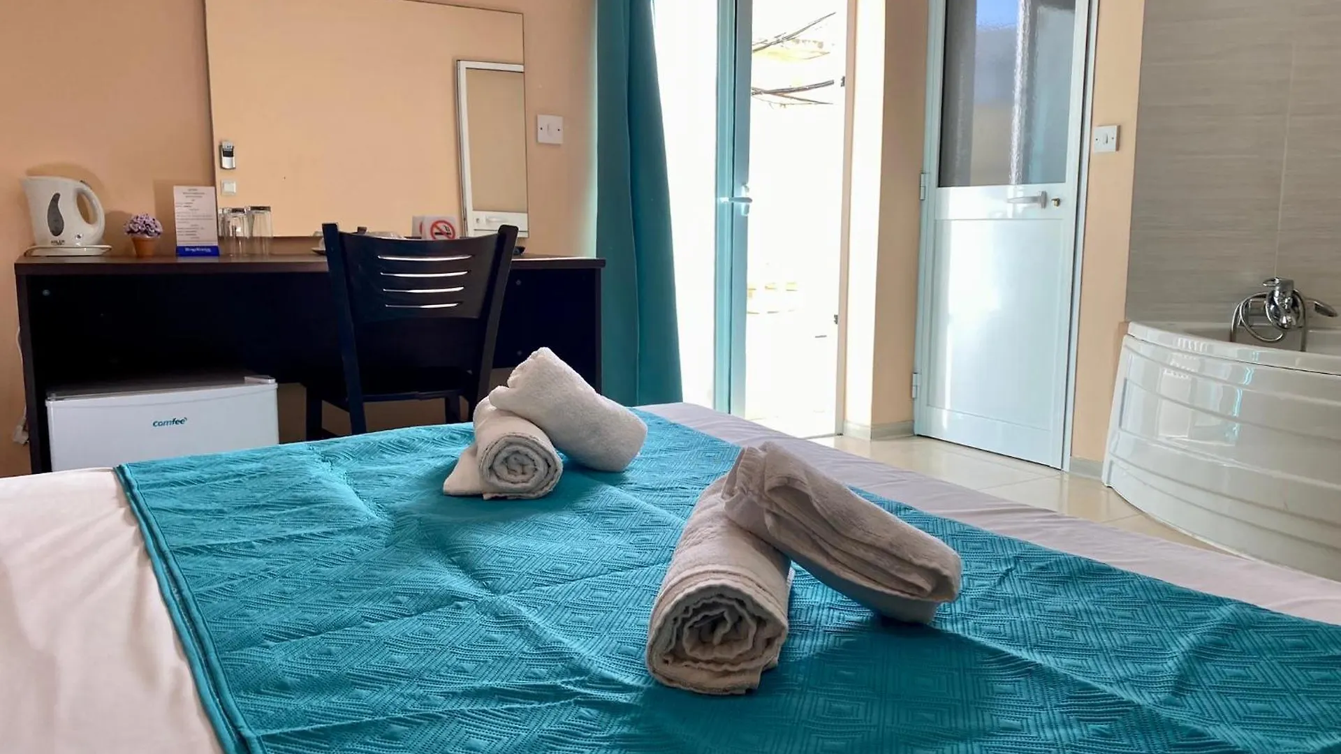 Отель Malta Paradise Central Accomodation Сент Джулианс 3*,  Мальта